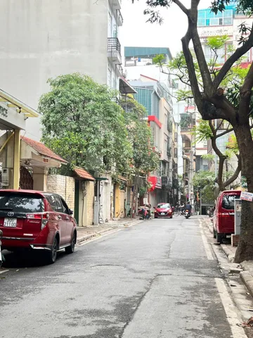 💥CĂN BIỆT THỰ TÂY HỒ - THỬA ĐẤT VUÔNG ĐẸP - Ô TÔ QUA NHÀ CHẠY THÔNG - NHÀ XÂY 3 TẦNG CHẮC CHẮN CÓ Ô CHỜ THANG MÁY - ĐỂ Ở HOẶC ĐẬP ĐI XÂY MỚI CHIA ĐÔI TUYỆT ĐẸP - MẶT TIỀN RỘNG THOÁNG 
- DT 120 M - MT 9,2 M - 3 TẦNG 
- GIÁ CHÀO 36,5 TỶ có thương lượng
