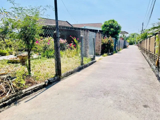 Lô 1 950tr  88,8 m2
Lô 2 999tr   98,9 m2

Bung bán 2 lô đường nhựa Diên Lạc' 

Dt lô 1 88,8m full thổ
Dt lô2 98,9' dt sử dụng 114,8 full thổ 

Đường nhựa ô tô 4 chỗ thông' dân cư đông đúc' ổn định' gần trường' trạm' vv

Gần tlo2 vtri đẹp' giá tố