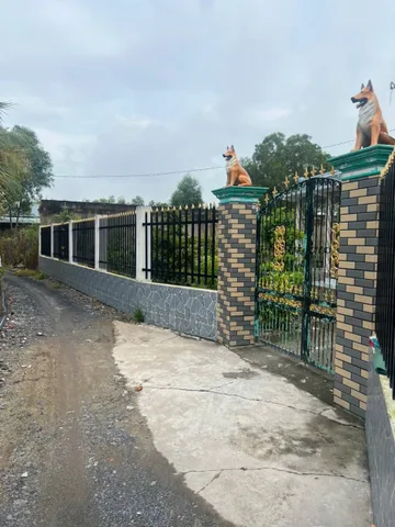 Bán nhà đất sổ riêng khu hoện hữu 9,7mx30 , trên đat xây 2 căn nhà cấp 4 , 230 ont . Đuong 3 m