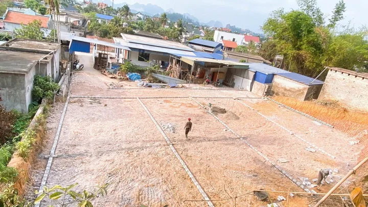 👉👉62m2 bìa đỏ +50m đất lưu không (tổng sử dụng hơn 100m)mà giá ngon bổ rẻ thôn 3 An Sơn,xã Việt Khê,Thủy Nguyên_HP.

✅Cơ hội sở hữu lô đất có 102 ,bìa đỏ mới tinh, đi lại thuận tiện.3 phút ra mọi tiện ích trường chợ ,ủy ban.10 phút là chạy sang thị trấn