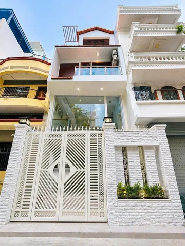LÝ THƯỜNG KIỆT Q.10 NGANG 5 DÀI 15 NHÀ ĐẸP 4 TÂNG BTCT VỚI 5PN HẺM 🚘 THÔNG