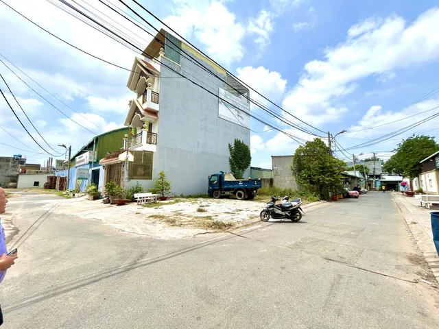 Bán Lô Góc 2MT HXT, DT 144m ( 8.8x16.2m ), ngay CC Ricca Đường Gò Cát, P Phú Hữu, Q9. G'ía 11.5 đồng.