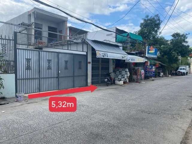Mặt tiền đường Cầu Bè 👉 Giá chỉ: 5,5 tỷ
📍 Vị trí: cách đường 23/10 chỉ 5 căn nhà, khu vực nhiều hàng quán, kinh doanh sầm uất
• Diện tích: 118,1m2, ngang 5,32m vuông đẹp
•Hướng: Đông mát mẻ
