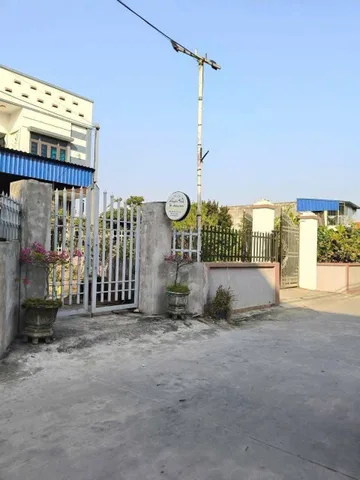 Xã Hợp Thành nay là phường Lê Ích Mộc

Bán đất tặng nhà 

192m bìa đỏ có nhà cấp 4 . Ngay chợ , trường, siêu thị, Uỷ ban Hợp Thành cũ. 

Nằm trên đường trục thông các ngả, ô tô tránh nhau 

Full các tiện nghi xung quanh bán kính 100_200m

Giá ch