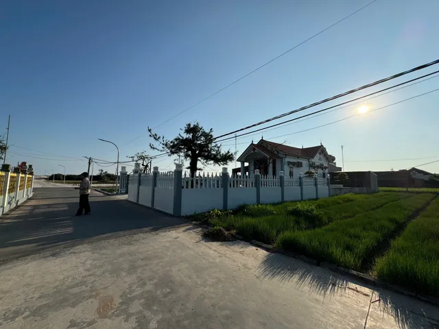 Cách bãi tắm chưa đến 100m