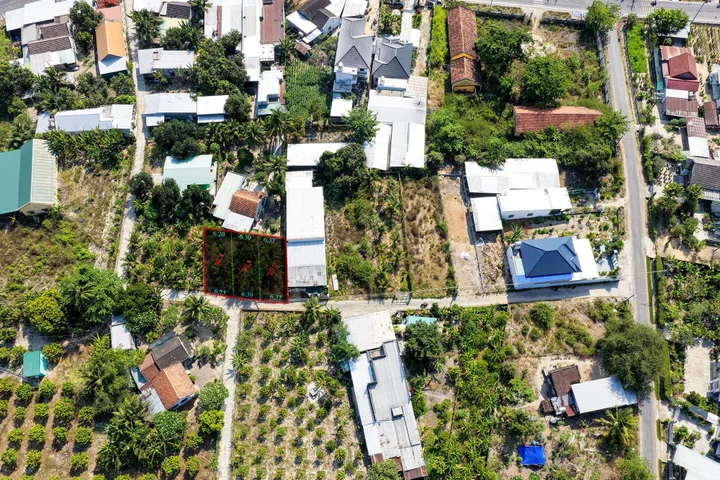 BÁN ĐẤT GẦN NHÀ THỜ ĐỒNG HỘ SUỐI TIÊN GIÁ CHỈ 586 TRIỆU