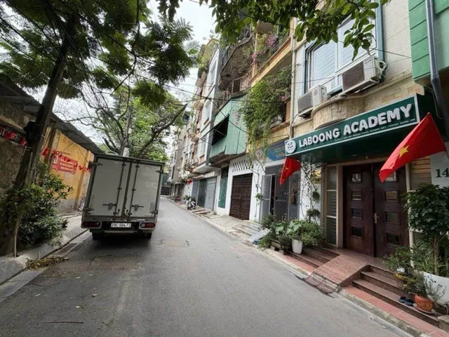 Bán nhà phân lô Sát đường Trường Chinh nhiều tiện ích