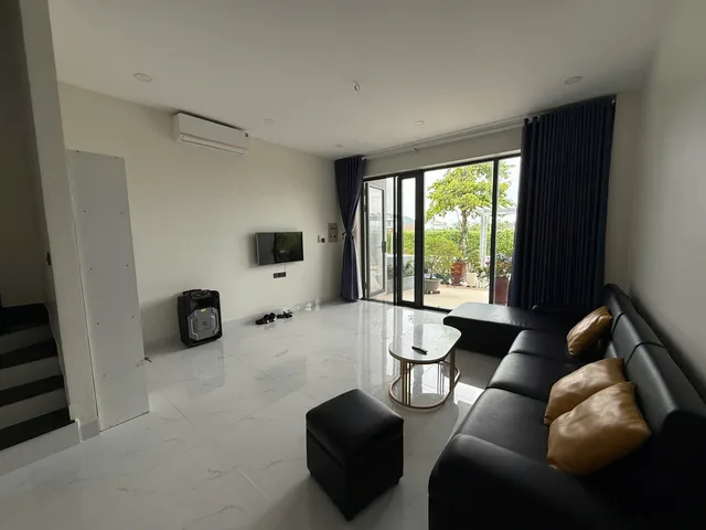CHO THUÊ NHÀ NGUYÊN CĂN, GIÁ TỐT FULL NỘI THẤT GÓI 8 THE CAPELLA. LH 0905 800 366 - E Hiền