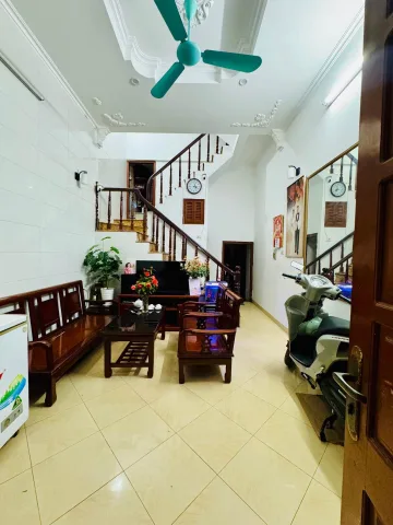 Bán nhà SIÊU HIẾM KIM GIANG – Giá 8.95 tỷ – DT 44m² x 4 tầng – MT 4.1m – lô góc, ngõ nông