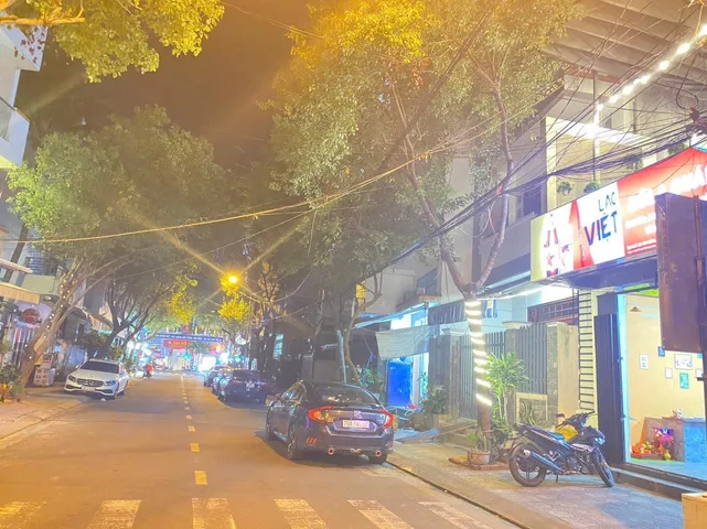 NHÀ MẶT TIỀN TRUNG TÂM PHƯỚC HÒA – GIÁ 8.8 TỶ 🔥

📍 09 Thi Sách, Phước Hòa – Nha Trang
📐 69.8m² ODT – sổ riêng, lâu dài
🏠 Nhà sẵn 104m² – dọn vào ở ngay

🚗 Mặt tiền QH 13m – kinh doanh tốt, tiềm năng tăng giá

✨ Trung tâm, tiện ích đầy đủ – ở + đầu