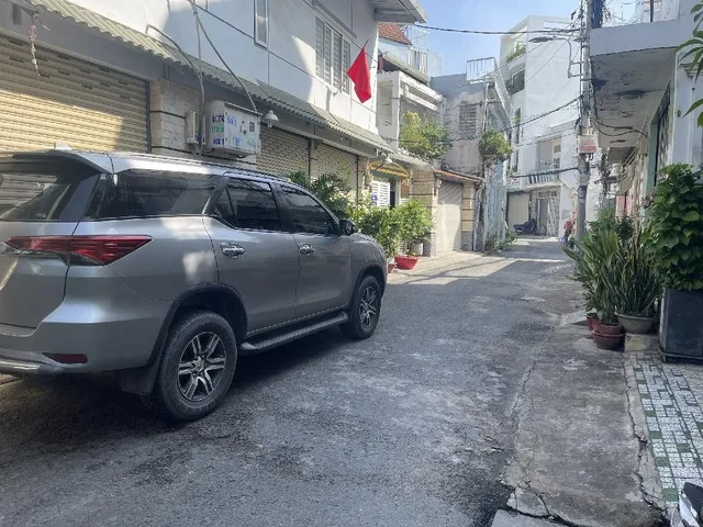 Bán nhà 70m² full thổ cư ngang 4m giá 7500 tỷ tại Đường Nguyễn Văn Luông Phường Phú Lâm