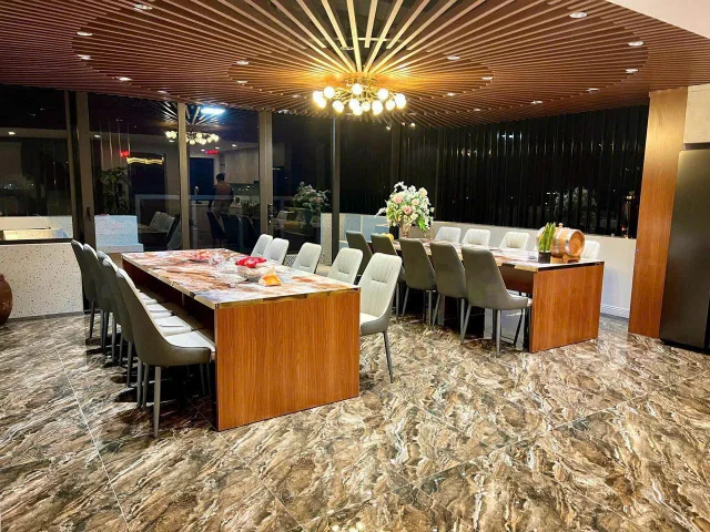 NHÀ LÔ GÓC, DOÃN KẾ THIẾN,GARA OTO TRÁNH,THANG MÁY,KINH DOANH:74MX6T,MT:5M, 28TY