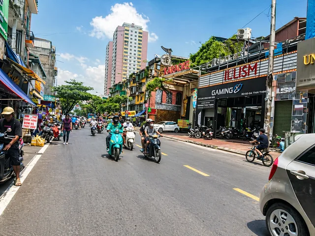 SIÊU PHẨM MẶT PHỐ THÁI THỊNH – ĐOẠN ĐẸP NHẤT-KINH DOANH SẦM UẤT – BẤT CHẤP MỌI LOẠI HÌNH -CHỈ NHINH 23 TŸ