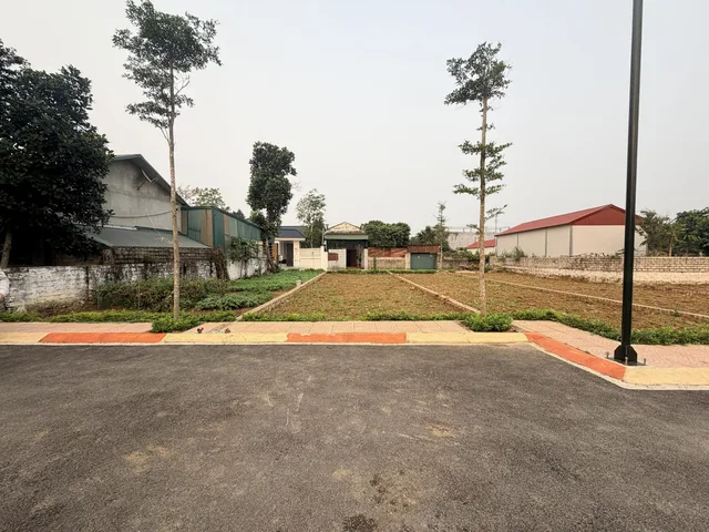 Cắt bán lô đất 100m2 tại trung tâm thôn 6 xã Hoà Lạc giá rẻ hơn xung quanh 200 triệu
