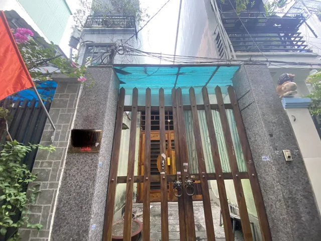 20M ra hẻm xe tải, Lê Quang Định-Bình Thạnh, 4 tầng nở hậu! Rẻ là có lý do!!!