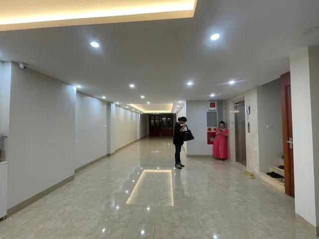 Cho Thuê Sàn Tầng 2 Lý Nam Đế - Hoàn Kiếm 100M² 2 Phòng, Có Thang Máy - Ngõ Ô Tô Tránh - Giá Thuê 14tr
