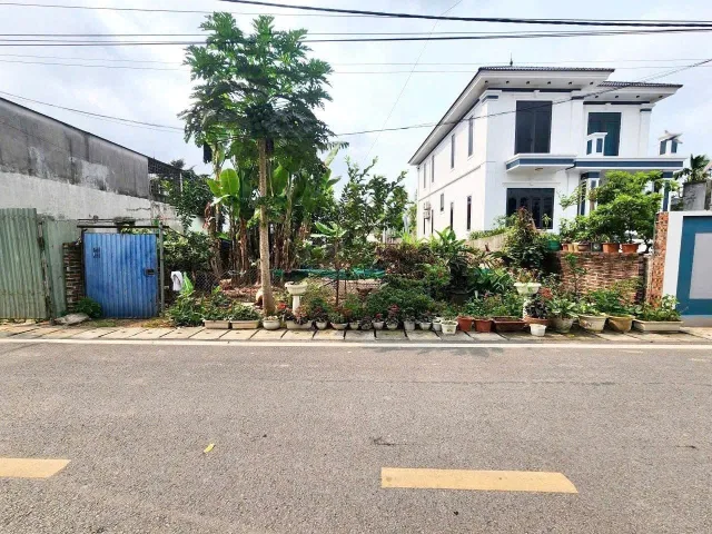 Bán 80 m Lâm Động diện tích sau làm đường . Ko lỗi kinh doanh buôn bán đc.l/h:076.231.9990 e Thuý
