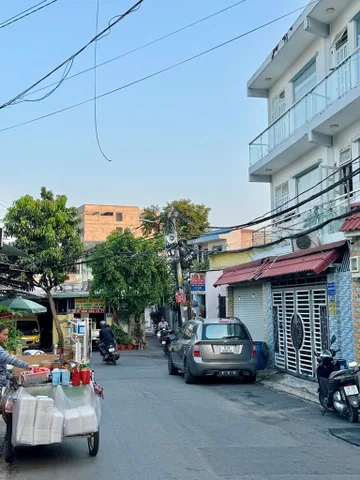 NHÀ 3 TẦNG ĐẸP NGAY ĐƯỜNG SỐ 100 ,SÁT SUỐI TIÊN QUẬN 9,DT100M2: 4,3 X 23: 4 PN; 4 WC