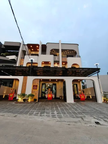 BÁN HOMESTAY 3 tầng 5 phòng ngủ gần làng hương Huế giá 3650