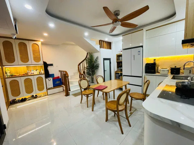 Bán Nhà Trần Duy Hưng “Lô góc hiếm gần phố - giá gần 15 tỷ, sẵn dòng tiền, vị trí kinh doanh – giữ tiền cực tốt!” 6 TẦNG.