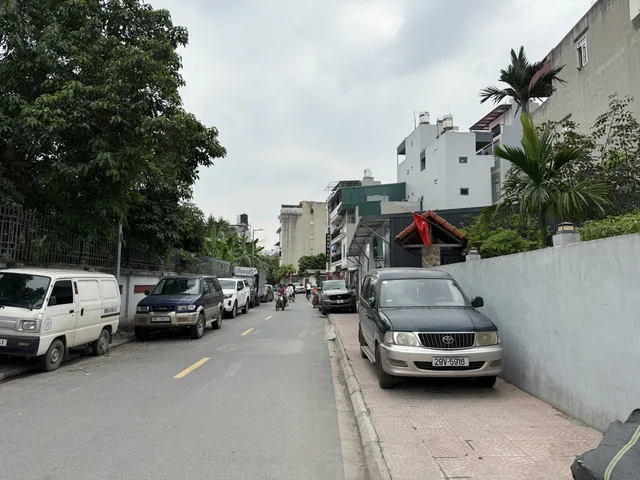 Bán nhà 36.7m² có sẵn 35m² thổ cư ngang 6m giá 10.9 tỷ tại Đường Cổ Linh Phường Long Biên