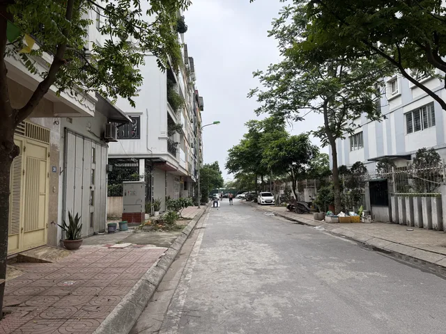Bán nhà 56.4m² có sẵn 42m² thổ cư ngang 4m giá 19.3 tỷ tại Đường Cổ Linh Phường Long Biên