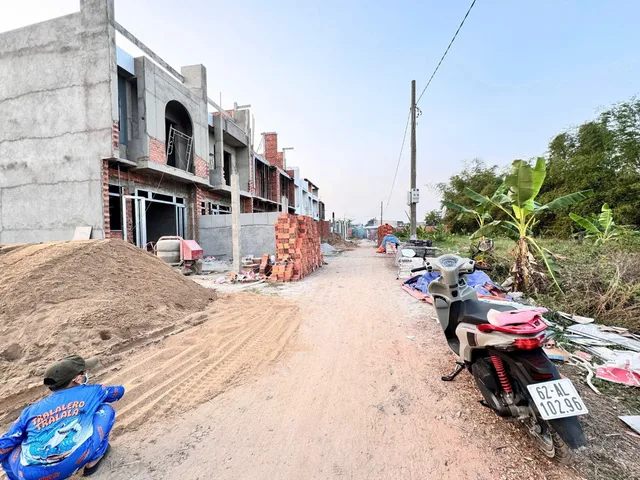 Bán nhà 1435m² có sẵn 130m² thổ cư ngang 5m giá 2.55 tỷ tại Xã Mỹ Hạnh