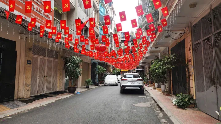 Siêu phẩm Nguyễn Văn Huyên 45m2, phân lô, ô tô tránh,14.x tỷ
