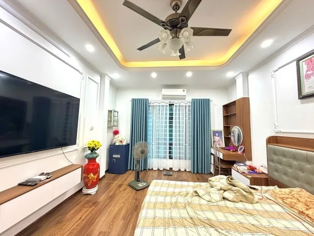 ✅ Bán Nhà Khương Đình - Ba Bước Ra Mặt Phố - DT 42m2 - 7 Tầng Thang Máy - MT 4m - Ở Luôn