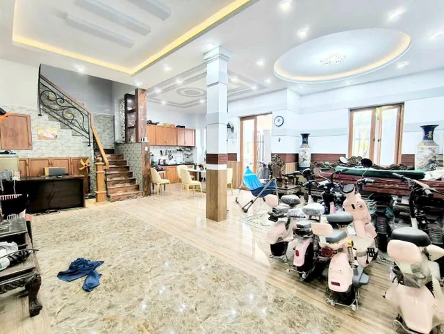 𝝗𝙄Ệ𝐓 𝐓𝐇Ự 𝞜𝐇𝙄Ệ𝐓 ĐỚ𝙄 MANG ĐẬM HƠI THỞ CỦA 𝐓𝐇𝙄Ê𝞜 𝞜𝐇𝙄Ê𝞜 - 𝐂𝐇ỐN 𝝗Ì𝝢𝙃 𝙔Ê𝝢 GIỮA BỘN BỀ CUỘC SỐNG - 𝐓Ọ𝘼 𝐋Ạ𝐂 gần NGÃ TƯ 𝐋Ạ𝐂 𝐋𝙊𝞜𝙂 𝙌𝙐Â𝝢 + Â𝙐 𝐂Ơ - DT LỚN 𝟭𝟯𝙭𝟭𝟯𝙭𝟯TẦNG - VUÔNG ĐẸP - CÓ THÊM NGUỒN THU 𝟰𝙊𝙩𝙧 MỖI THÁNG. (C108)  💰 𝟯𝙭𝐓𝙔

💥NHÀ HOÀN CÔNG ĐỦ - PHÁP LÝ RÕ RÀNG