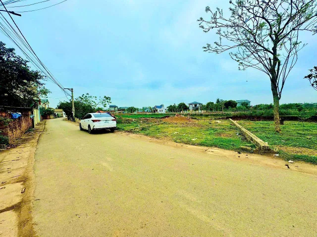 BÁN  ĐẤT TRỤC CHÍNH THÔN 2 PHÚ CÁT – VIEW HỒ CỰC HIẾM