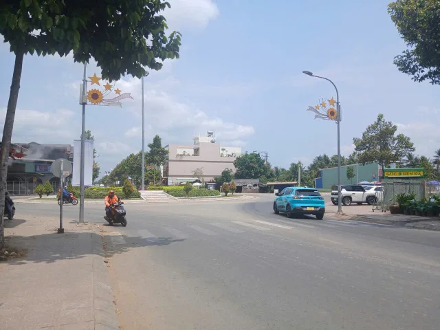 Giảm Giá 1 TỶ chỉ còn 2/3 giá trị Căn nhà MẶT TIỀN N1, Gần Vòng xoay Nguyễn Công Bình.