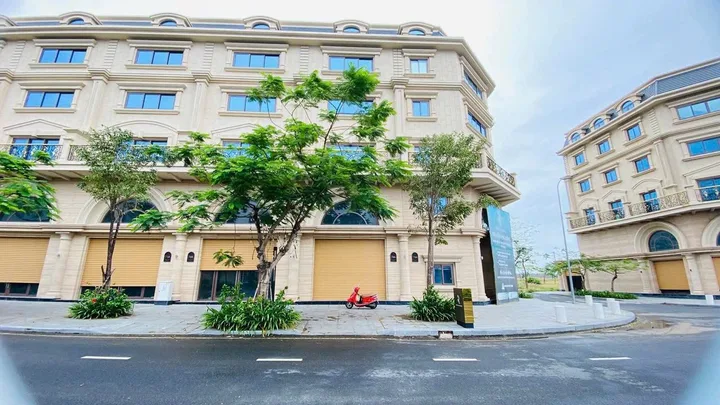 🔥 SHophouse mt Hùng Vương – vị trí vàng kinh doanh
🏢 Thiết kế sang trọng, chuẩn khu đô thị cao cấp
🚗 Đường rộng, vỉa hè thoáng – đậu xe thoải mái
💼 Phù hợp: salon, spa, cafe, showroom…

💰 Giá: 1 x Tỷ
📞 Liên hệ: 0967923139