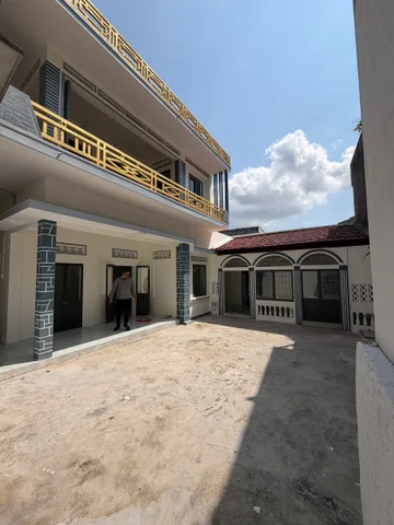 🔥 NHÀ MT NGUYỄN VĂN LINH– THÔNG RA ĐƯỜNG CHIẾN THẮNG 
📍 Vị trí : phường Phú Lâm

📐 Diện tích: ~398,7m² (có sẵn 288m đất ở)
🏡 Hiện trạng:

1 gian nhà cấp 4
1 gian nhà 2 mê + sân thượng
Sân vườn rộng rãi, thoáng mát

🌿 Phù hợp: ở nghỉ dưỡng, làm n
