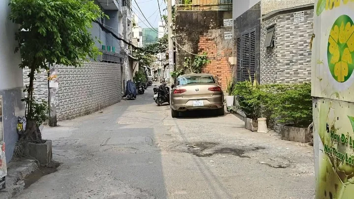 Nhà bán sổ hồng riêng, hẽm xe hơi 4 tầng , gần trường cán bộ