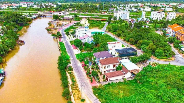 Bán đất 650m² full thổ cư ngang 25.32m giá 19.5 tỷ tại Đường số 61 Phường Hưng Phú