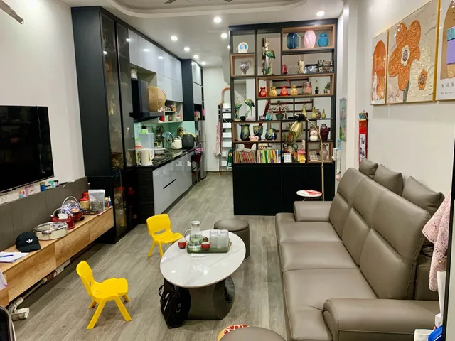 Bán nhà Định Công Thượng – Giá 13.2 tỷ – DT 40m² x 5 tầng – 2 mặt thoáng, ô tô đỗ cổng, phân lô quân đội