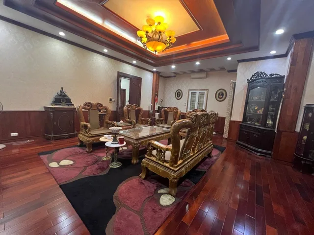 Huỳnh Thúc Kháng - Lô góc 2 mặt tiền ô tô trânh. Với 7 tầng thang máy DT 90m MT 16m. Khu vực sầm uất, dân trí cao. KD đỉnh