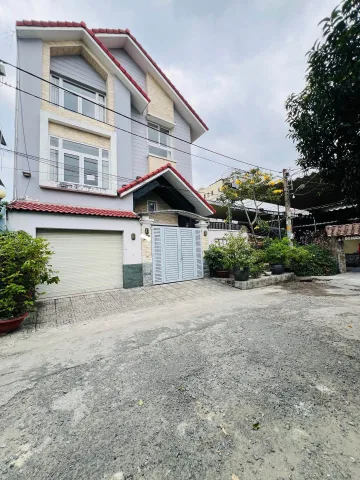 Biệt thự sân vườn đường Dương Đức Hiền, 150m2, 11x13, 3 tầng, 6PN, 18.5 tỷ