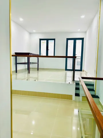 CHO THUÊ NHÀ 2 TẦNG, MỚI + ĐẸ. FULL NỘI THẤT XỊN XÒ HẺM 2/4 GẦN CHAMPA ISLAND. LH 0905 800 366 - E Hiền