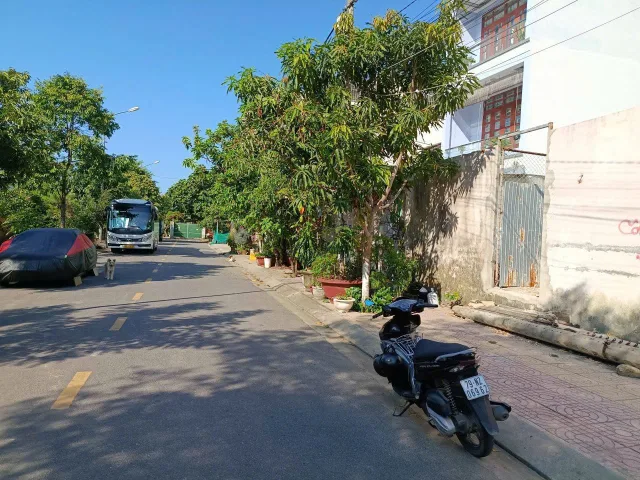 Bán đất mặt tiền đường Trường Sơn - Nam Nha Trang
Diện tích: 388.9m2 full thổ cư
Mặt tiền : 10.1m
Đường : 13m
Giá: 25 tỷ