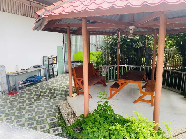 Bán căn biệt thự suối tiên mặt tiền đường bê tông 10m qh rộng 20m
Cách hl39 chỉ tầm 150m
Dt: 706,5m trên sổ là 555m 
Ngang bám đường 18m
Gồm 3pn 2wc 
Có nhà Yến sau nhà thu hoặc ổn định
Giá bán nhanh: 8ty thương lượng thiện chí
Nhà Yến đã hoạt động