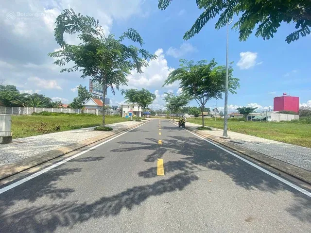 Đất nằm mặt tiền Phùng Hưng, full thổ cư, sổ sẵn sang tên trong ngày giá chỉ 10tr/nền