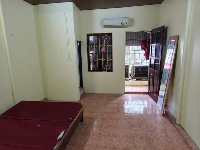 Cho thuê nhà riêng Dương Quảng Hàm, Cầu Giấy 40M x 3T (4 ngủ) giá 11tr Ở NHÓM
