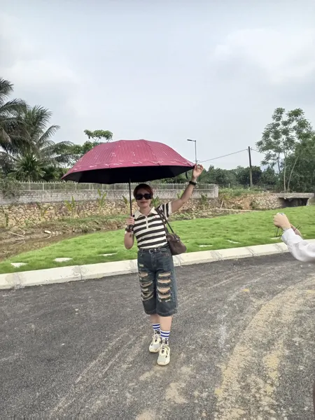 cần chuyển nhượng lô đất đẹp giá rẻ tại kim Bôi hòa bình giáp chợ bãi xe và khu du lịch sinh thái nà bờ cam pinh