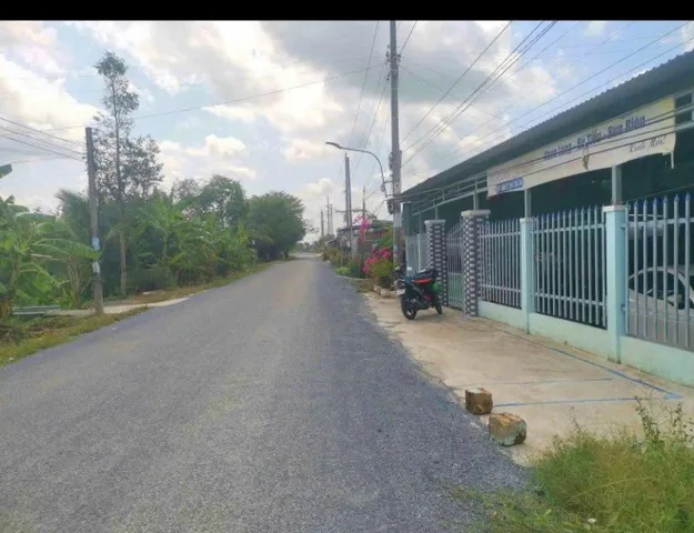 BÁn gấp miếng đất 200m2, nằm mặt tiền đường số sát KCN Tây bắc 600 Triệu