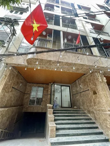 BÁN TÒA NHÀ CHDV ĐƯỜNG HOA BẰNG. 160M2 - 8 TẦNG. THANG MÁY. 24 PHÒNG KHÉP KÍN.