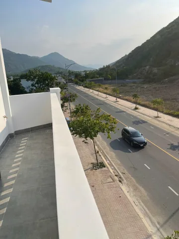 Bàn Nhà mặt tiền đường Phong châu Nha Trang
