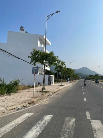 Bán Đất mặt tiền đường Phong châu Nha Trang ngang 7m