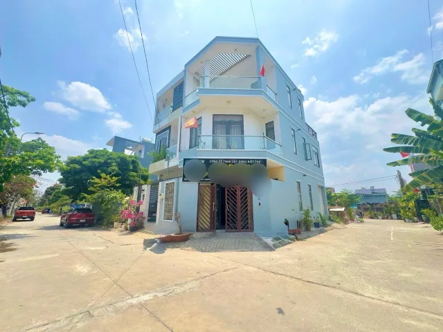 🚗 BÁN NHÀ 3 TẦNG - 66M2(5*12.5), HOÀN CÔNG, 5PN( CÓ P. TRỆT) - KHÔNG QH - CĂN GÓC HẺM XE HƠI - GẦN CHỢ, UBND, P LONG PHƯỚC, THỦ ĐỨC.(T)